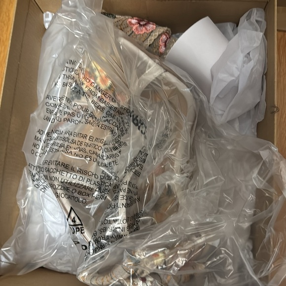 Steve Madden White Cream Heels with Statement Bow - Picture 2 of 3